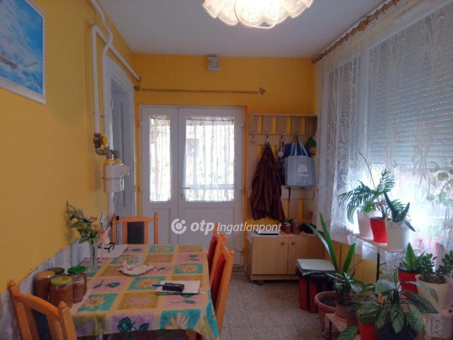 Eladó családi ház, Dombóváron 26.9 M Ft, 4 szobás
