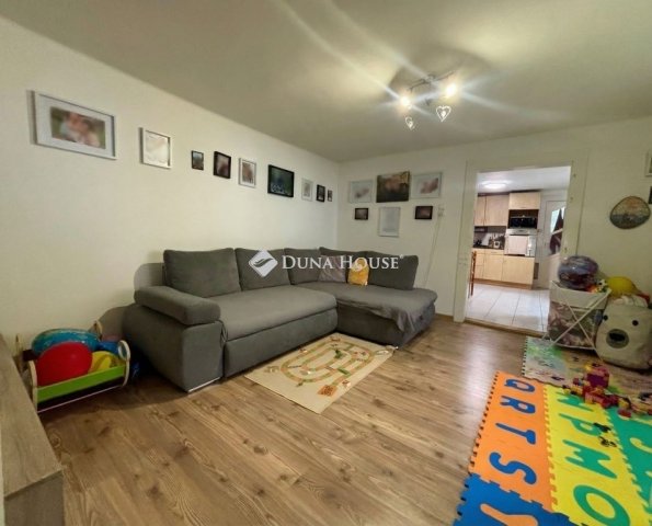 Eladó családi ház, Esztergomban 69.9 M Ft, 2 szobás