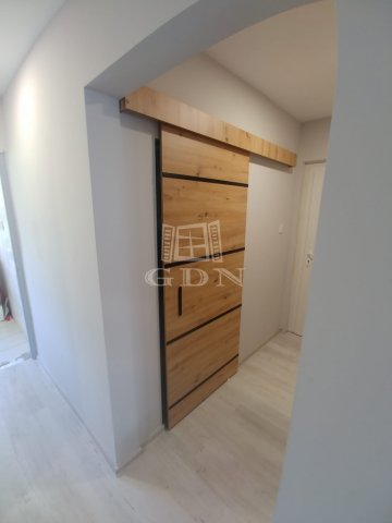 Eladó panellakás, Szegeden 42.9 M Ft, 2 szobás