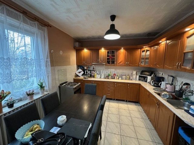 Eladó családi ház, Sárbogárdon 59.9 M Ft, 6 szobás