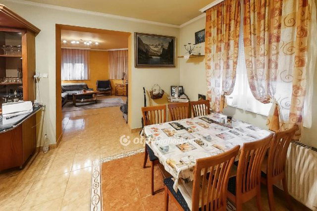 Eladó családi ház, Kecskeméten 68.9 M Ft, 4 szobás