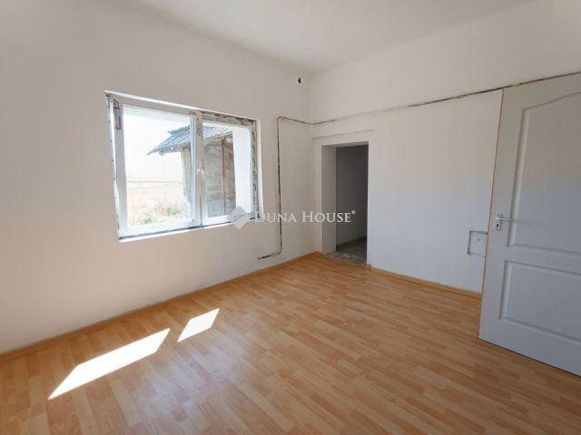 Eladó családi ház, Újszászon 16.9 M Ft, 3 szobás