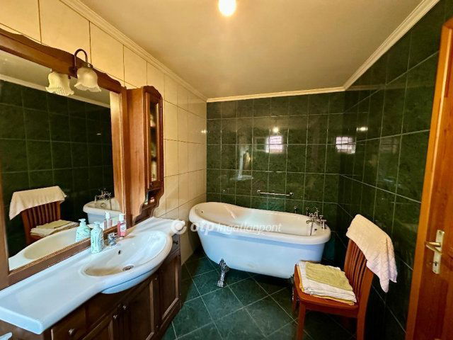 Eladó családi ház, Pilisen 129 M Ft, 3+2 szobás