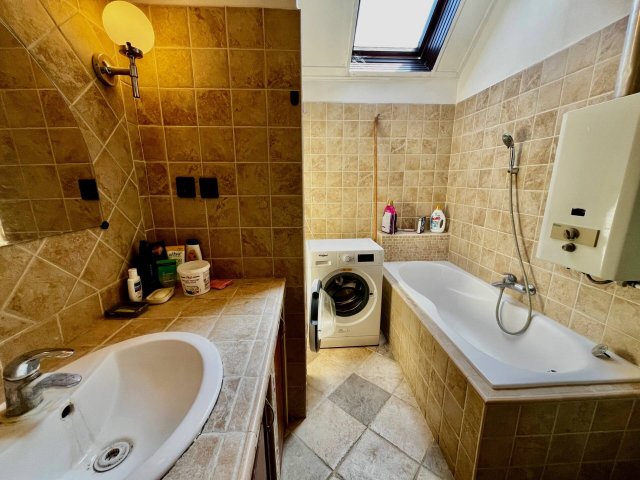 Eladó téglalakás, Pécsett 89 M Ft, 4+1 szobás