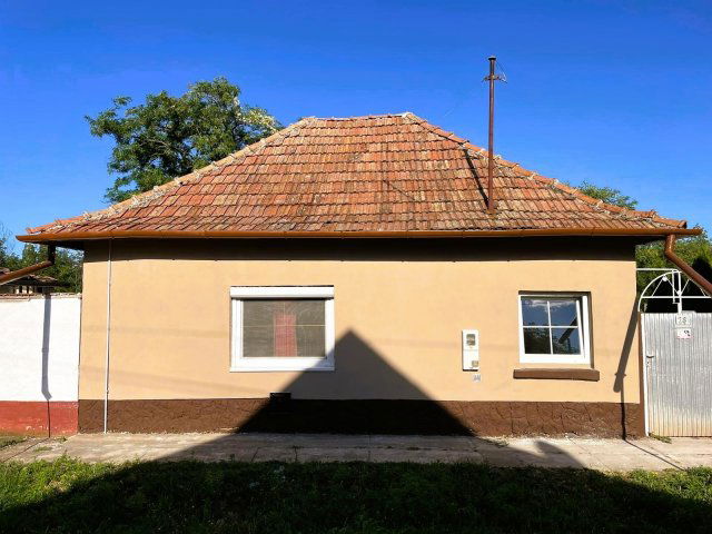 Eladó családi ház, Csanádapácán 13.5 M Ft, 1+1 szobás
