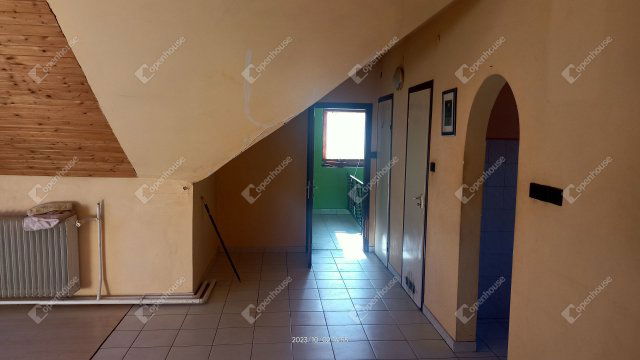 Eladó családi ház, Pápán 38.9 M Ft, 5 szobás