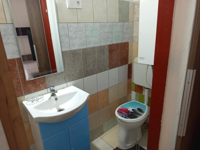 Kiadó téglalakás, albérlet, Pécsett 100 E Ft / hó, 1 szobás