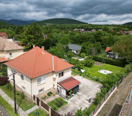 Eladó családi ház, Szokolyán 99 M Ft, 4 szobás