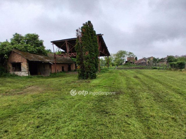 Eladó családi ház, Ácson 52 M Ft, 4 szobás