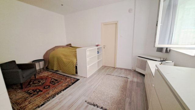 Eladó téglalakás, Budapesten, I. kerületben, Attila úton