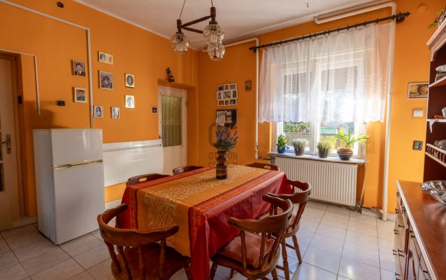Eladó családi ház, Székesfehérvárott 75 M Ft, 6 szobás