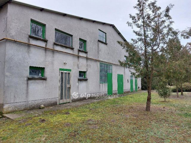 Eladó ipari ingatlan, Mohácson 99 M Ft / költözzbe.hu
