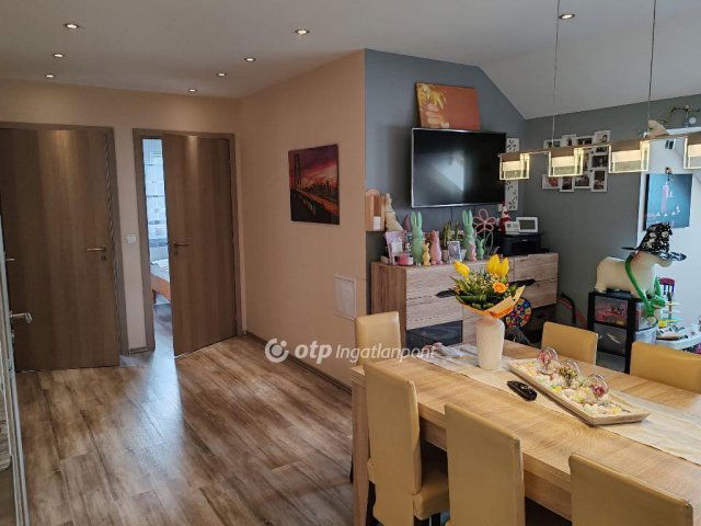 Eladó családi ház, Gyenesdiáson 185 M Ft, 8 szobás