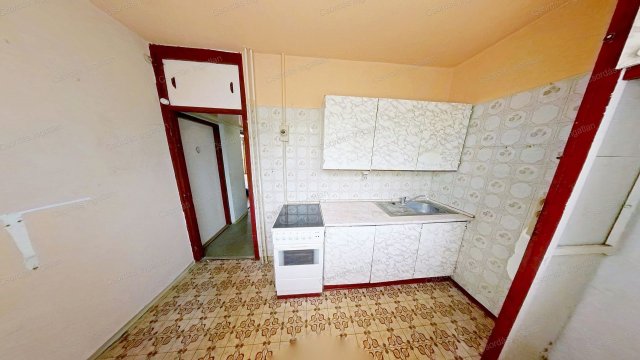 Eladó panellakás, Ajkán, Ifjúság utcában 30 M Ft, 2 szobás
