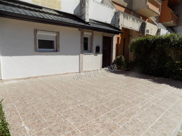 Eladó panellakás, Tatabányán, Gábor Áron utcában 27.8 M Ft