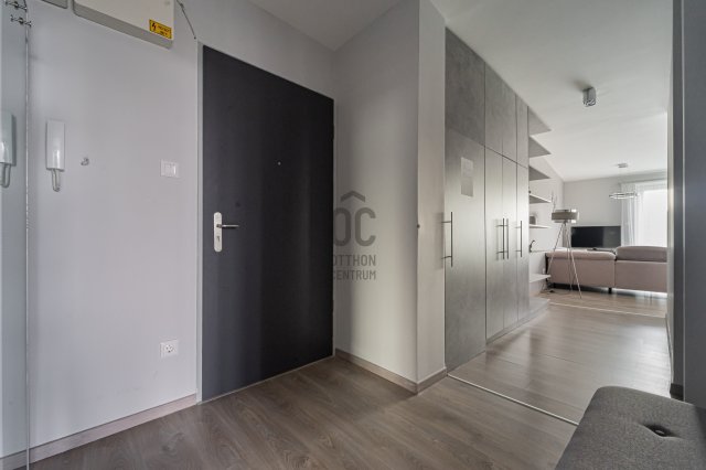 Eladó téglalakás, Balatonföldváron 168 M Ft, 4 szobás