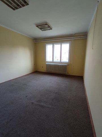 Eladó iroda, Földeákon, Szent László téren 51 M Ft
