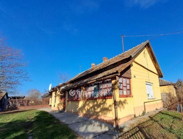 Eladó családi ház, Abádszalókban 12 M Ft, 2+1 szobás