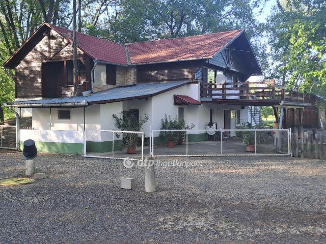 Eladó családi ház, Makón 86 M Ft, 7 szobás