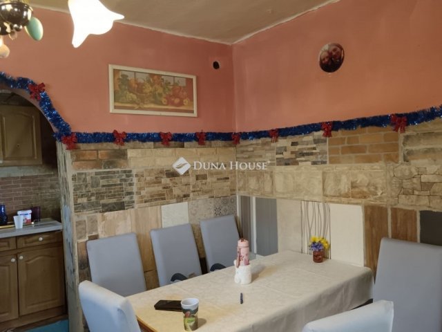 Eladó családi ház, Törtelen 39.9 M Ft, 3 szobás