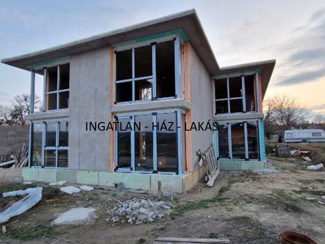 Eladó sorház, Balatonföldváron 129 M Ft, 3 szobás