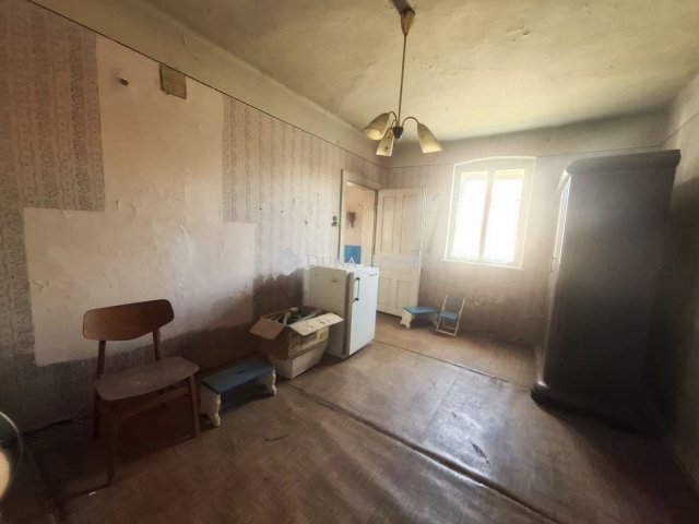 Eladó családi ház, Nárain 28.5 M Ft, 2 szobás