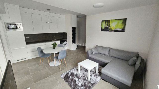 Kiadó téglalakás, albérlet, Pécsett 350 E Ft / hó, 3 szobás