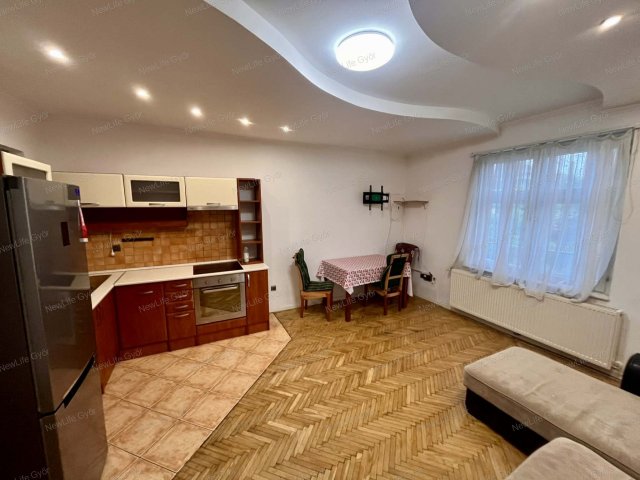 Eladó téglalakás, Győrött 42.9 M Ft, 2 szobás