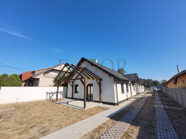 Eladó ikerház, Tápiószecsőn 74.9 M Ft, 4 szobás