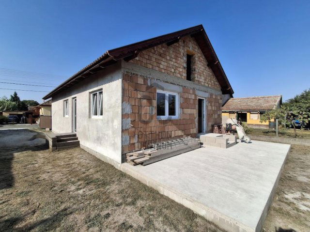 Eladó családi ház, Törtelen 36 M Ft, 3 szobás