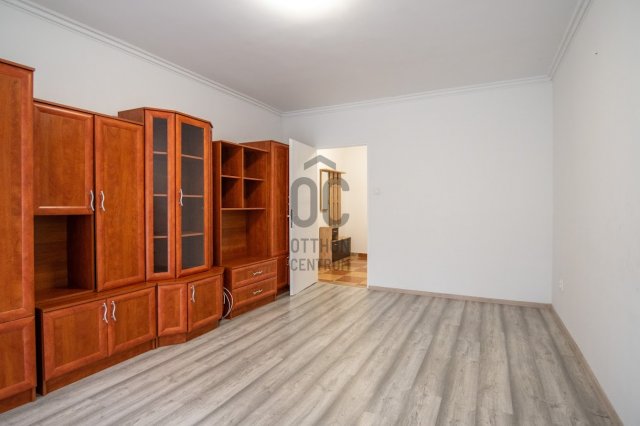 Kiadó téglalakás, albérlet, Szekszárdon, Alisca utcában