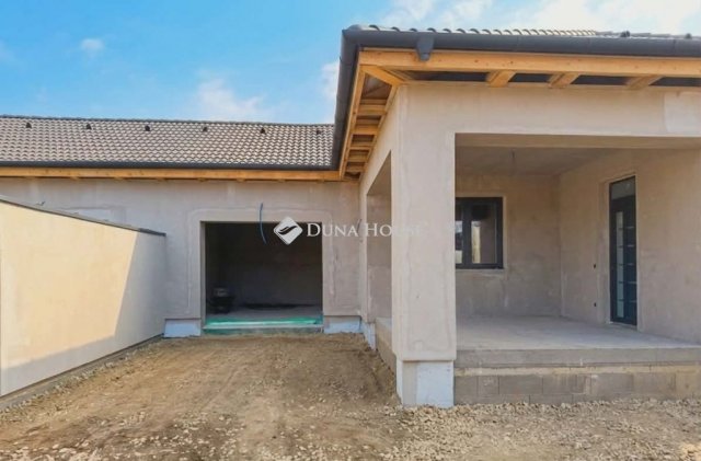 Eladó ikerház, Nyíregyházán 110 M Ft, 4 szobás