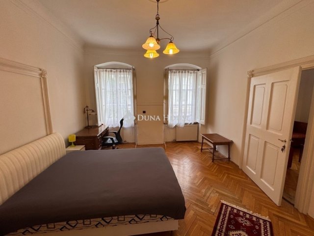 Kiadó téglalakás, albérlet, Pécsett 250 E Ft / hó, 2 szobás
