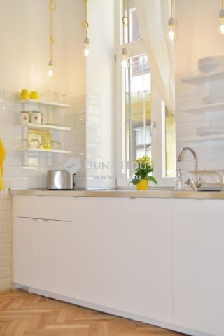 Eladó téglalakás, Budapesten, VII. kerületben 87.63 M Ft