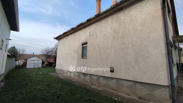 Eladó családi ház, Jászdózsán 26.5 M Ft, 3+4 szobás