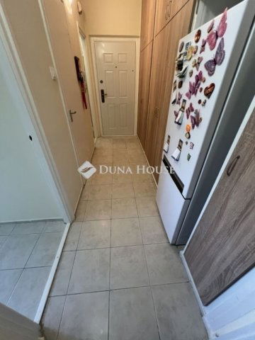 Eladó panellakás, Pécsett 44.9 M Ft, 2 szobás