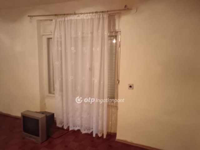 Eladó családi ház, Törökszentmiklóson 10.4 M Ft, 1 szobás