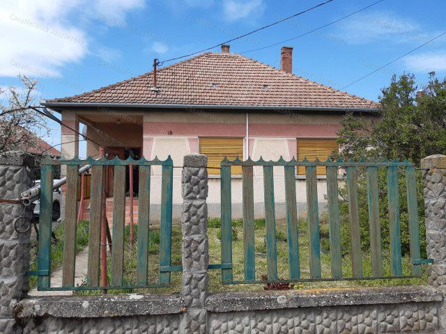Eladó családi ház, Szolnokon 42.9 M Ft, 3 szobás
