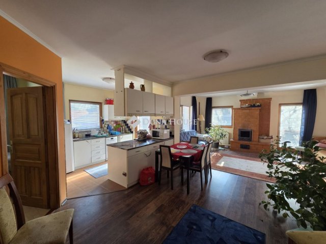 Eladó családi ház, Leányfaluban 159.9 M Ft, 3 szobás