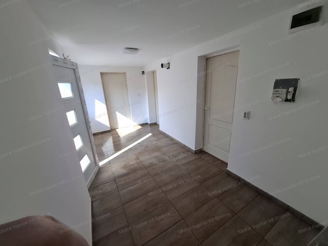 Eladó családi ház, Szolnokon 36.8 M Ft, 2 szobás