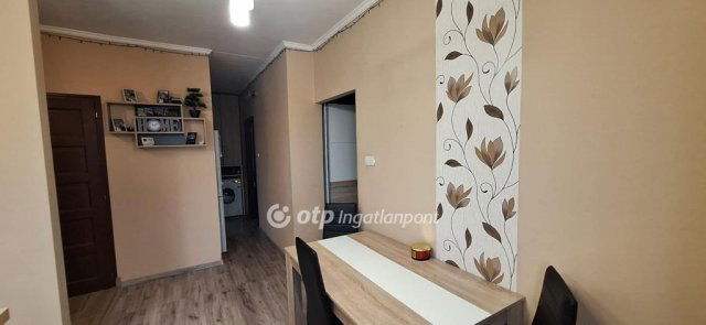 Eladó téglalakás, Pápán 37.9 M Ft, 1+1 szobás