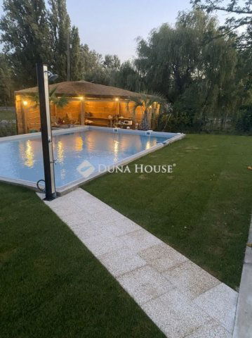 Eladó családi ház, Balatonbogláron 399 M Ft, 12 szobás