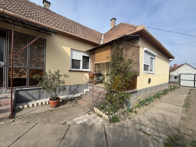 Eladó családi ház, Baján 51 M Ft, 3+1 szobás