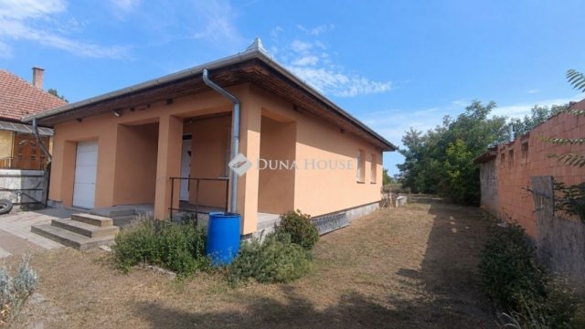 Eladó családi ház, Szentmártonkátán 64.9 M Ft, 4 szobás