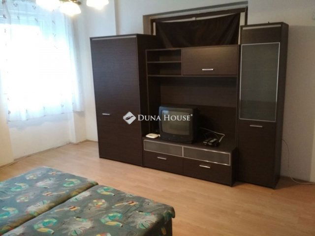 Eladó téglalakás, Pécsett 49.9 M Ft, 2 szobás