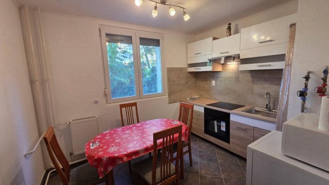 Eladó téglalakás, Komlón, Alkotmány utcában 43 M Ft