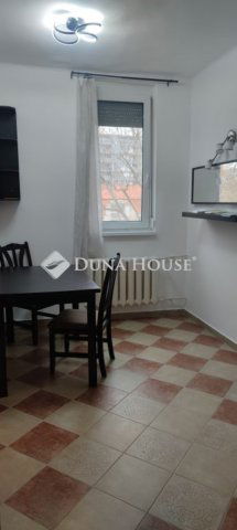 Eladó téglalakás, Székesfehérvárott 59.8 M Ft, 3 szobás