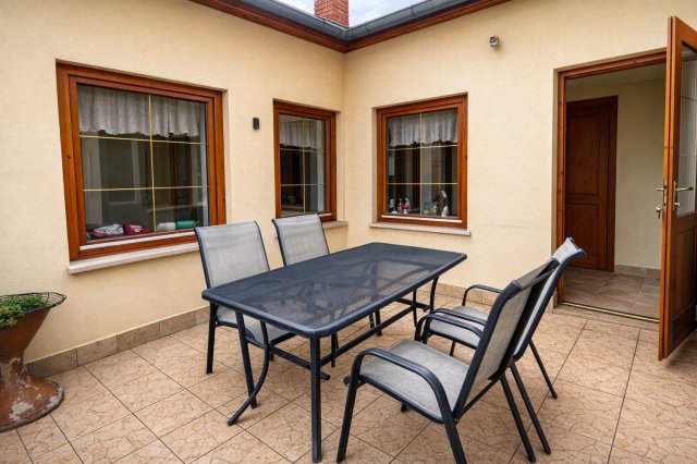 Eladó családi ház, Pécsett 94.9 M Ft, 4+1 szobás