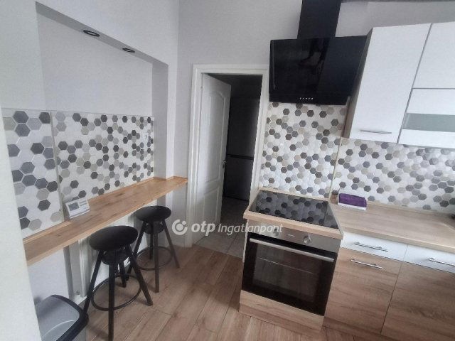 Eladó ikerház, Budapesten, III. kerületben 90 M Ft, 3 szobás