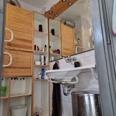 Eladó családi ház, Felsőpakonyban 109.8 M Ft, 6+1 szobás